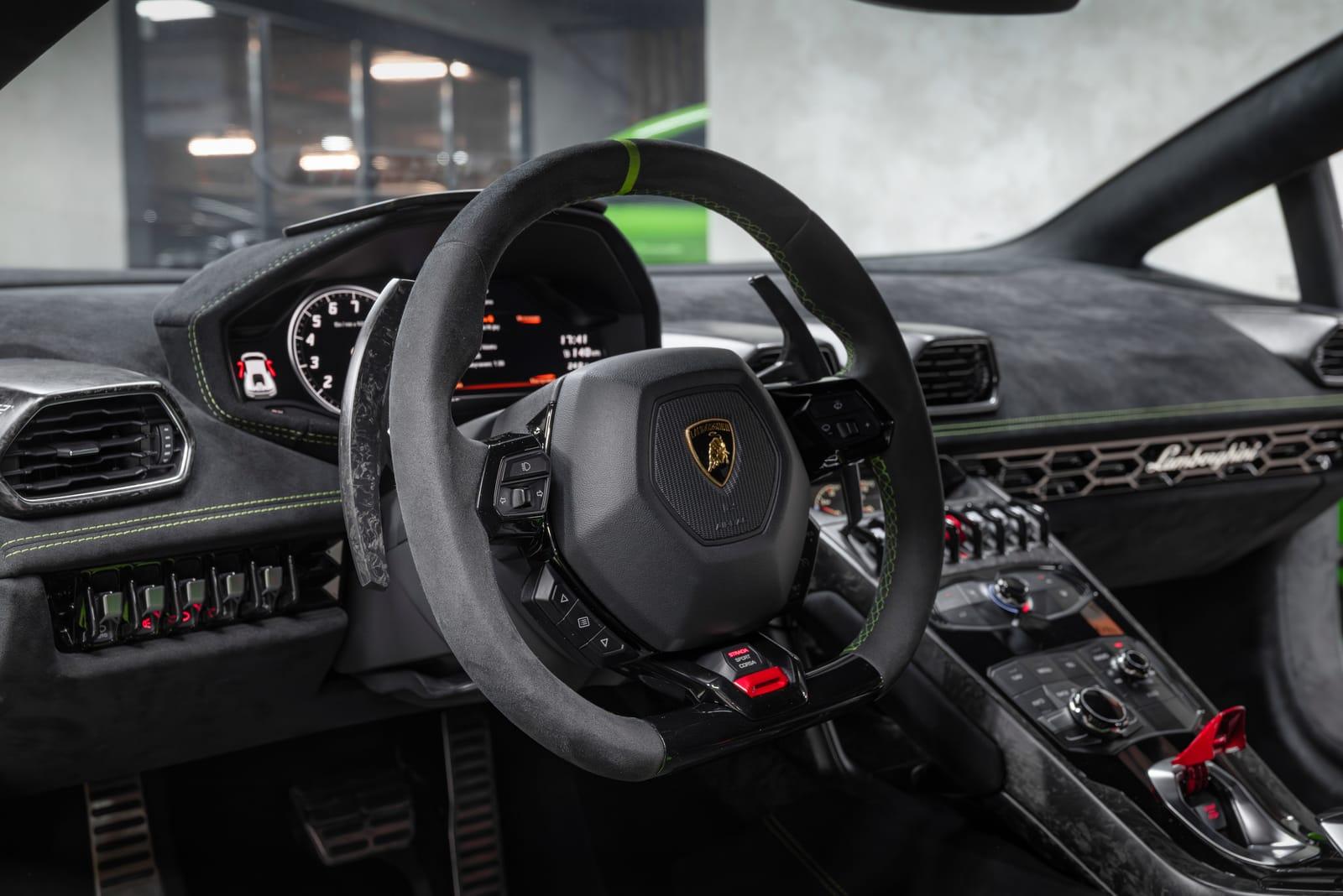 Lamborghini Huracán (зелёный) — детали