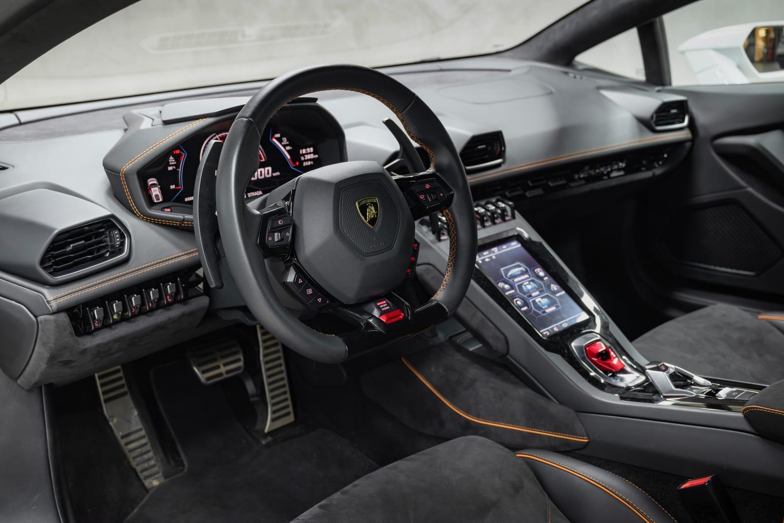 Lamborghini Huracán (белый) — профиль